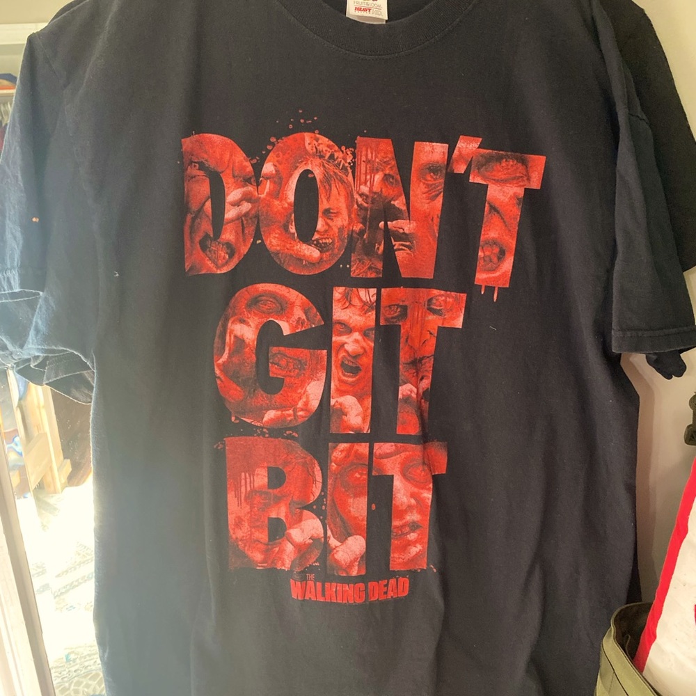 2012 The walking dead tee